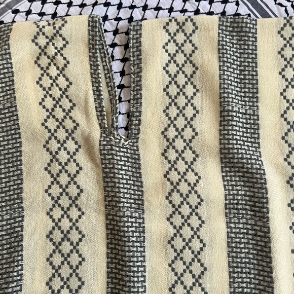 🌸🦩💕 HP🦩🌸💕Free People Gray and Cream Chunky Knit Poncho🌸💕🦩🦩 - Picture 7 of 7